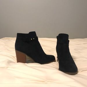 Navy Blue Suede Chunky Heal • Merona • 7